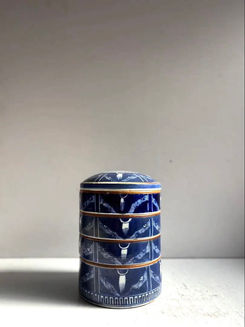 948 骨董 アンティーク 古伊万里 染付四段重 陶箱 重箱 菓子器 明治