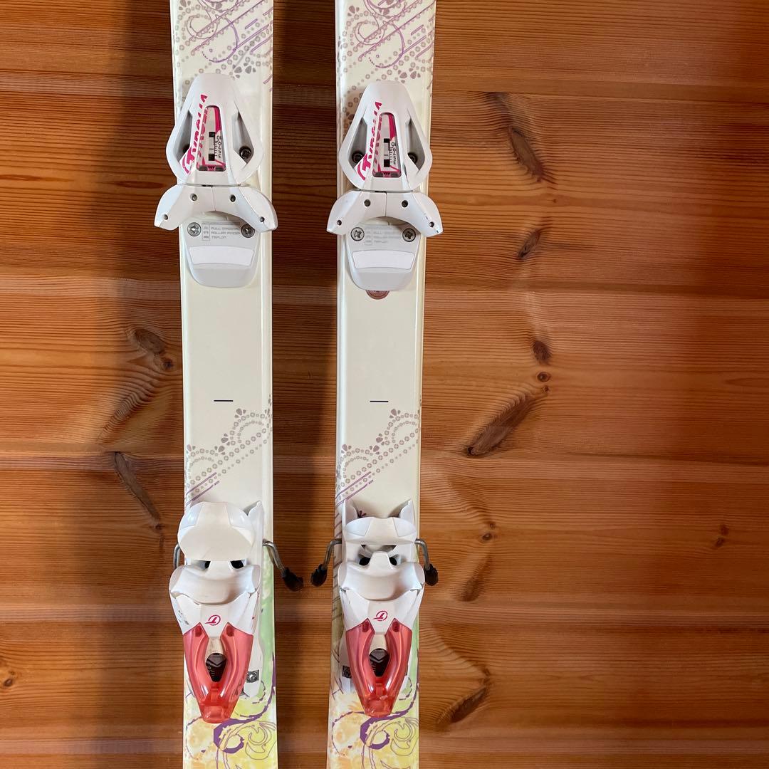レディーススキー板とブーツ
