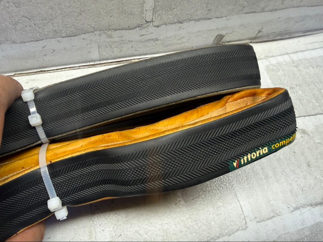 ビットリア　ストラーダ　700×21C 新品？