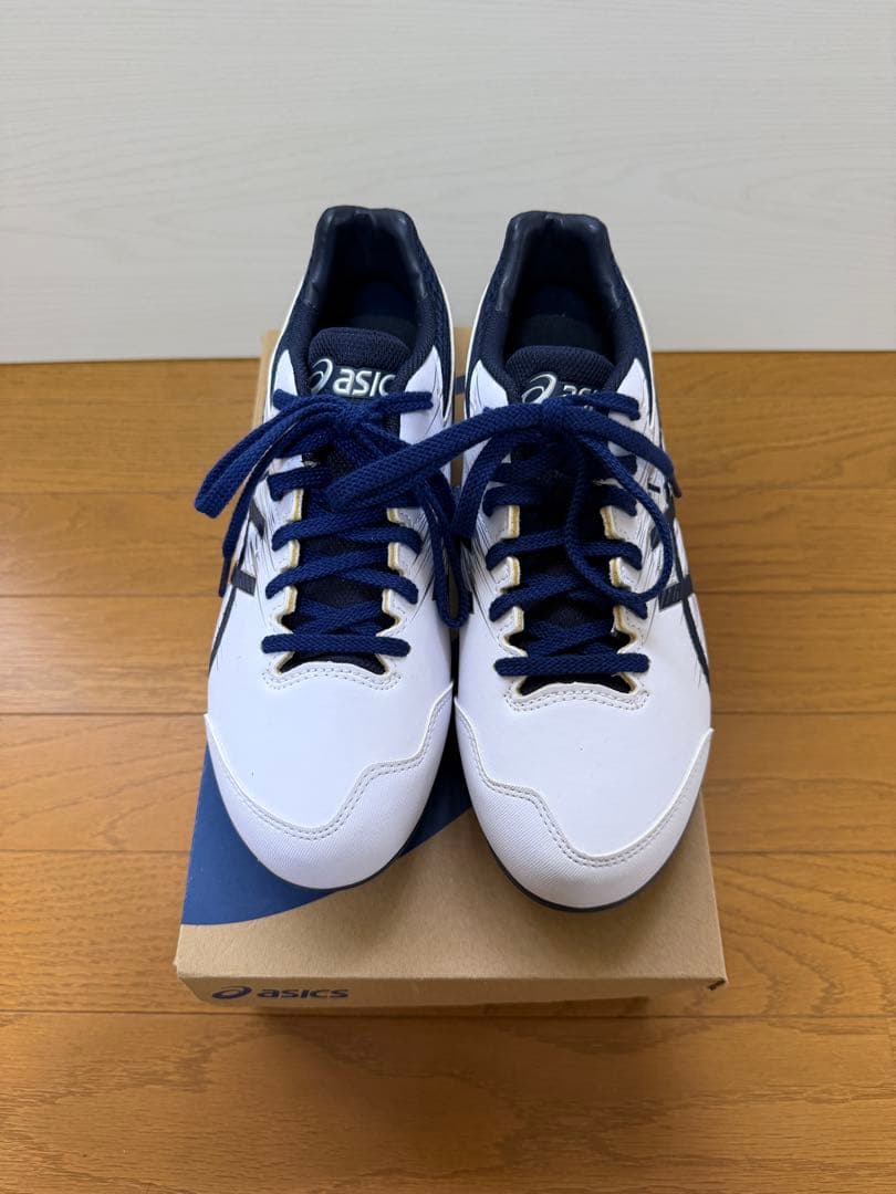 asics スパイク ホワイト/ネイビー モデル1