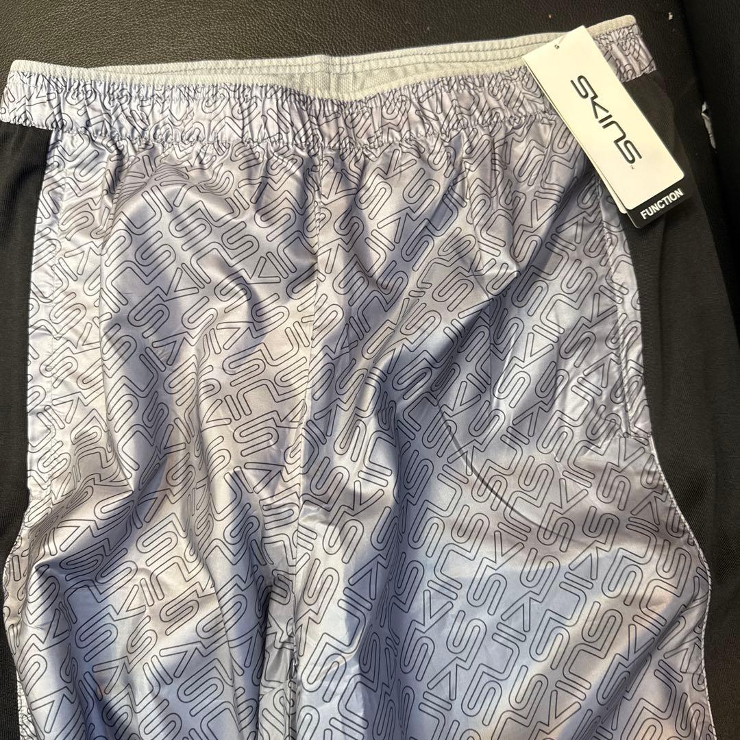 SKINS ランニングパンツ　ゼビオで購入　サイズL 定価の半額以下出品