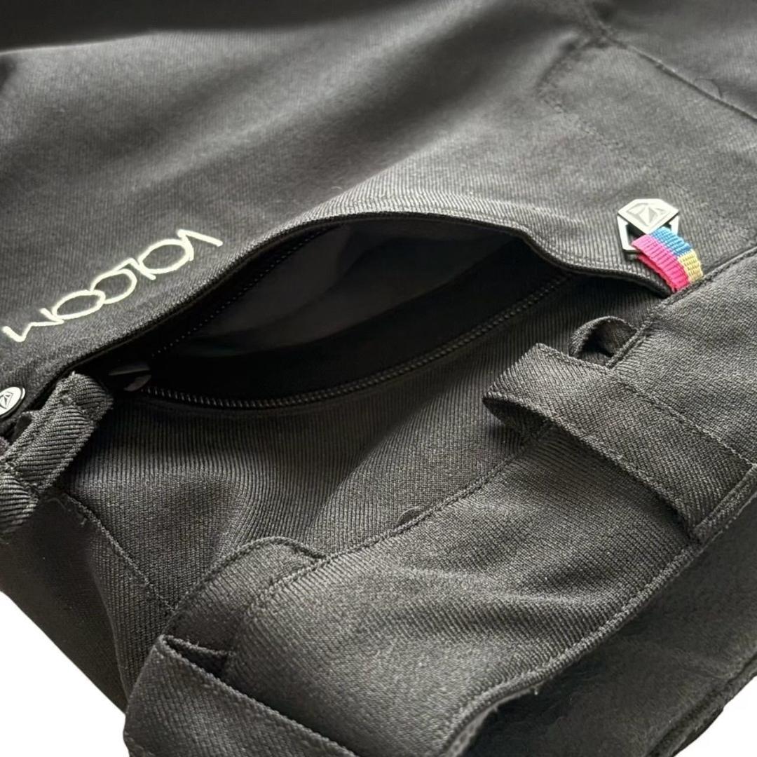 VOLCOM ボルコム スノーボードウェア 黒 マルチカラー ジャケット スキー
