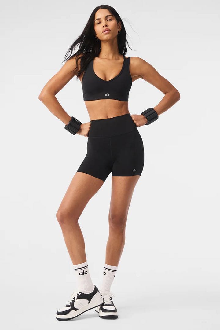 ヨガ・ピラティス alo Airlift Ribbed Jump Start V-Neck Bra