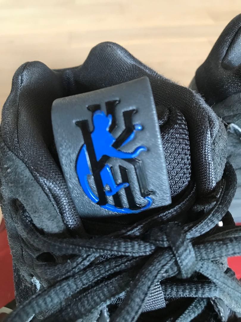 NIKEバッシュ人気モデル　KYRIE IRVING