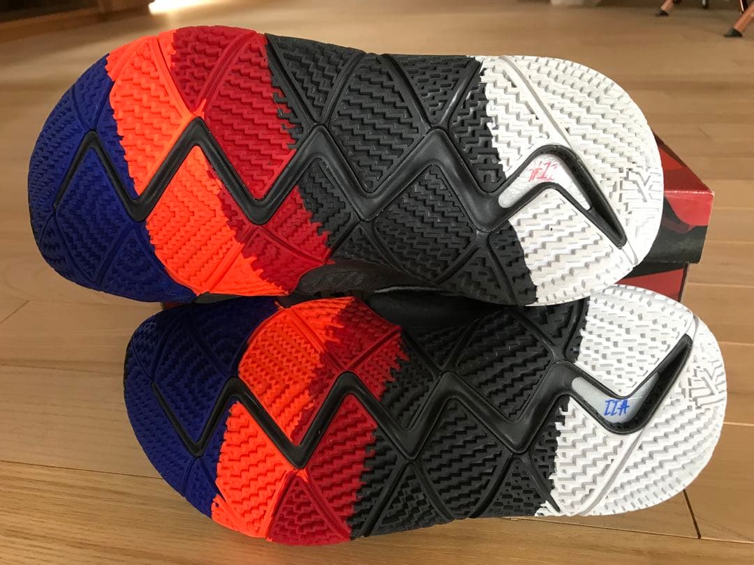 NIKEバッシュ人気モデル　KYRIE IRVING