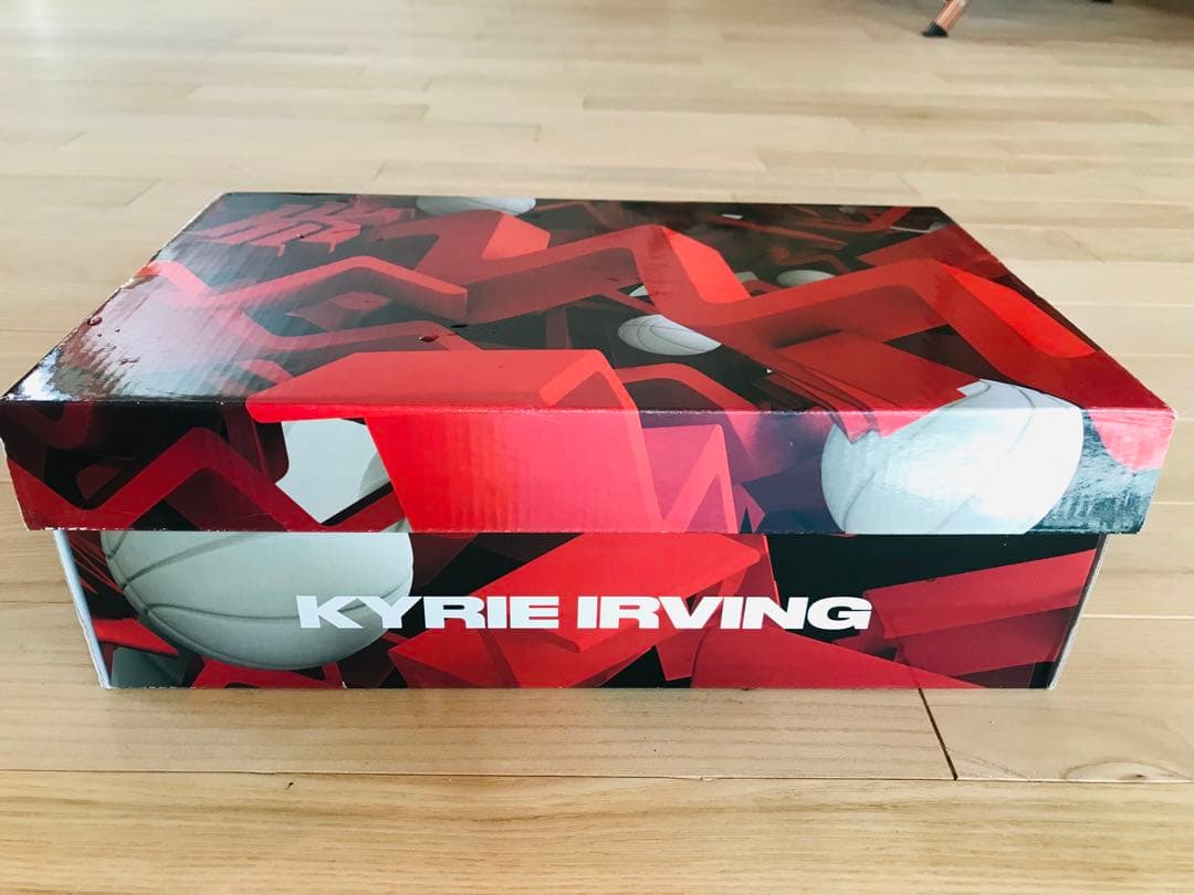 NIKEバッシュ人気モデル　KYRIE IRVING
