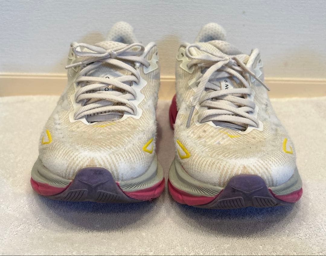 【美品】HOKA ONEONEクリフトン9 27.0cm オフホワイト/ピンク