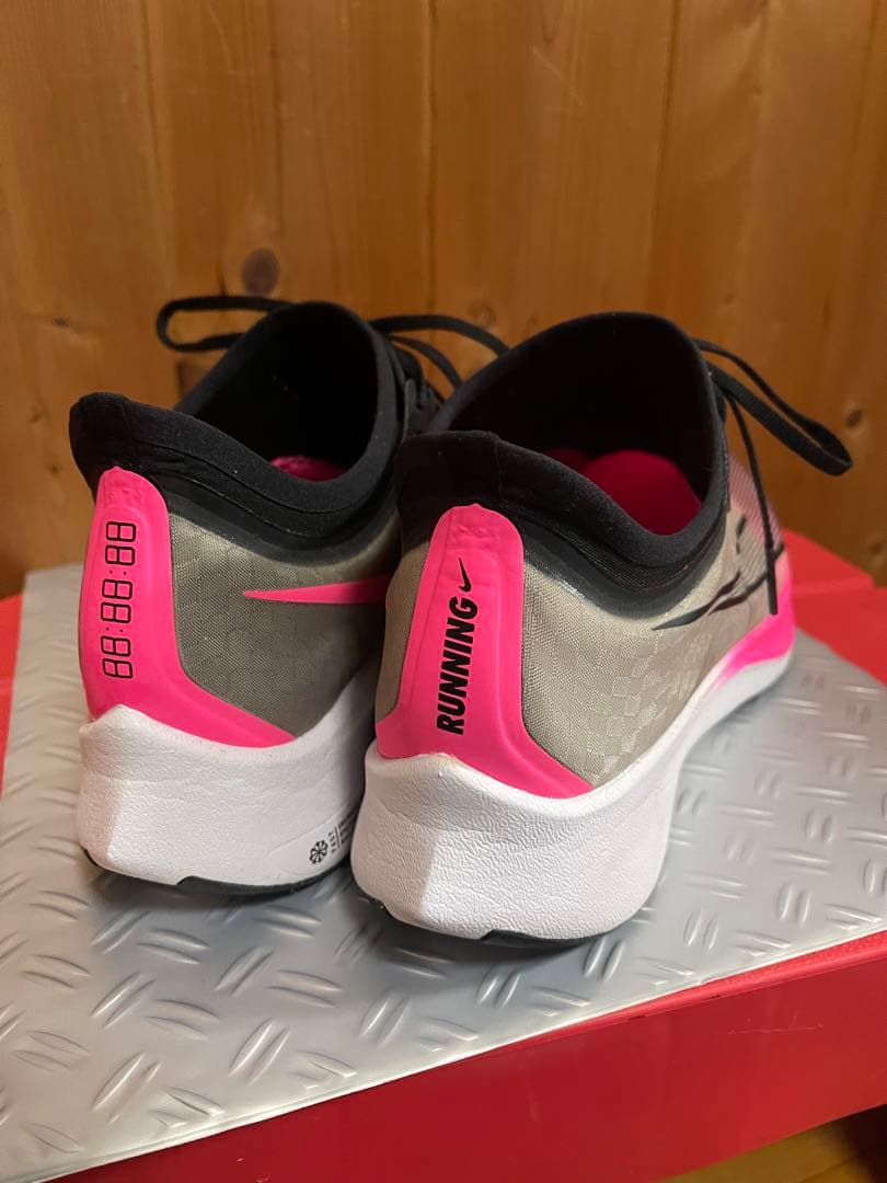 NIKE ZOOMFLY3 ランニグシューズ　27.5cm ピンク　箱無し