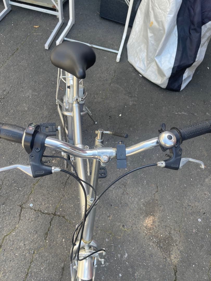 折りたたみ電動アシスト機能付きの自転車