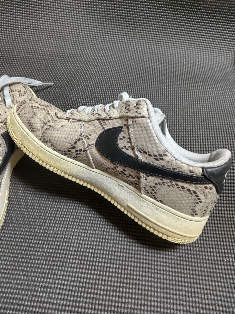 Nike Air Force 1 プレミアムスネークスキン　値下げ