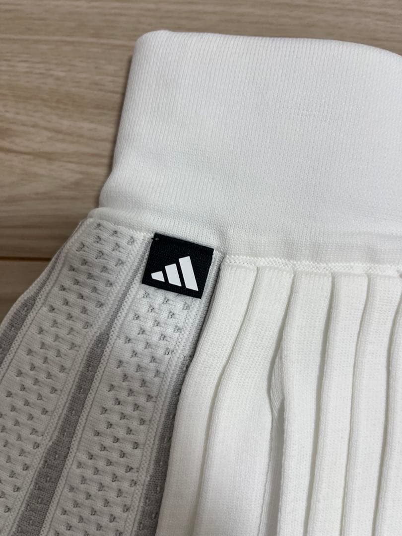新品　adidas ゴルフ　モックネック　フレアースカート　　セットアップ　S