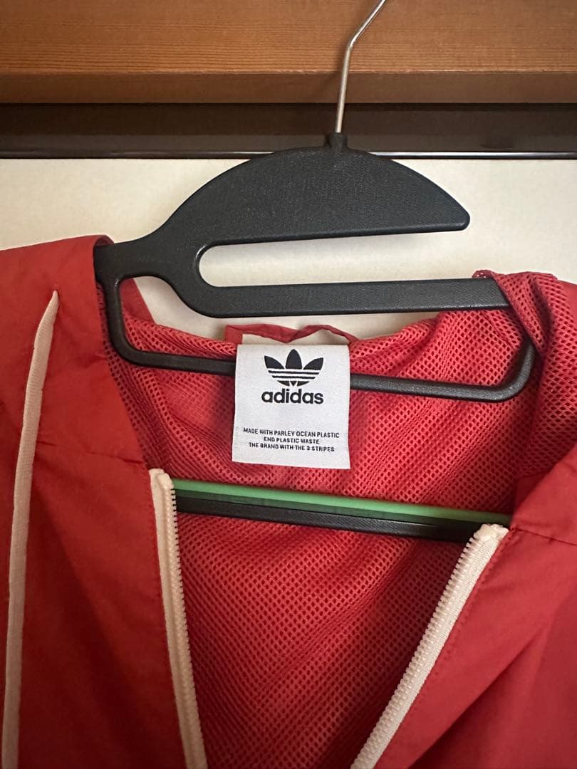 adidas グラフィックスメローライドクラブ ウインドブレーカー