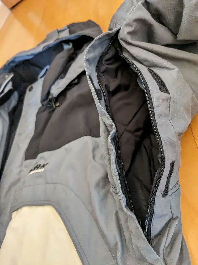 Peak Performance　スノージャケット Ｍサイズ