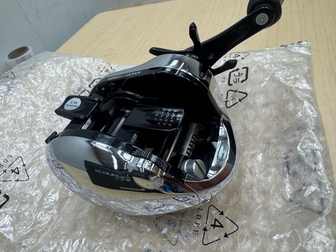 k*i様 SI97 シマノ 12アンタレス HG 右ハンドル ベイトリール 箱付