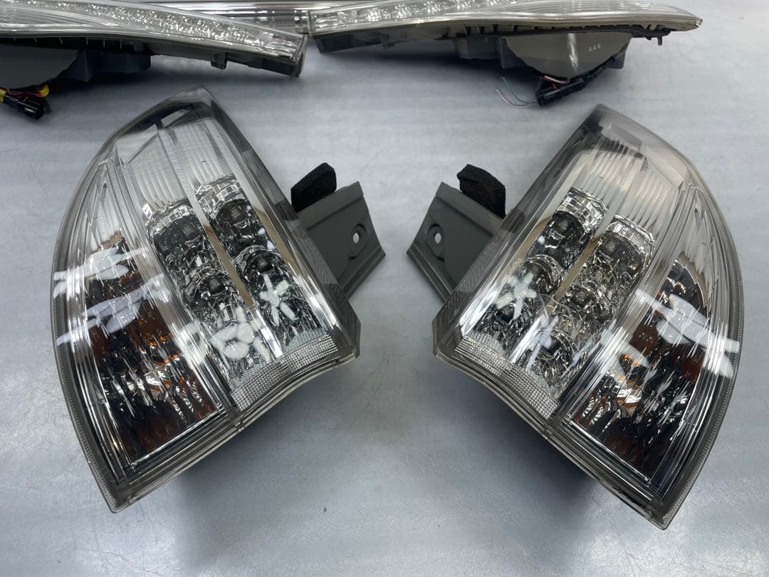 AHR20エスティマ ハイブリッドLEDテールランプ フィニッシャー28-207