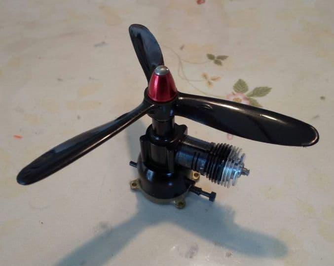 ラジコン飛行機　エンジン　COX049　ブラックウイドー