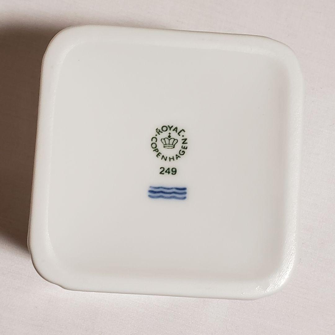F204　シグネチャー　スクエアボックス　ブルーフルーテッド