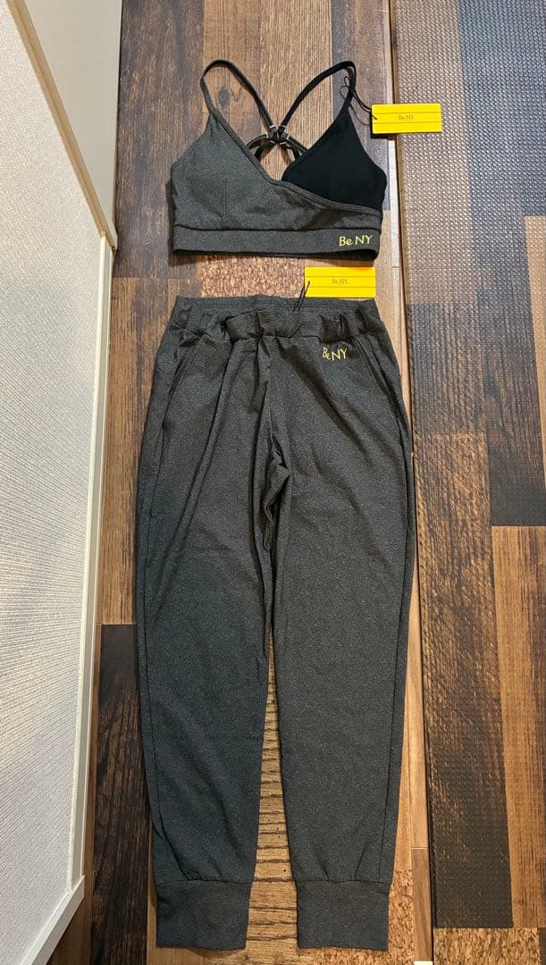 【新品タグ付き】Be NY ヨガウェア ブラトップ ＆パンツ　ブラック×グレーM