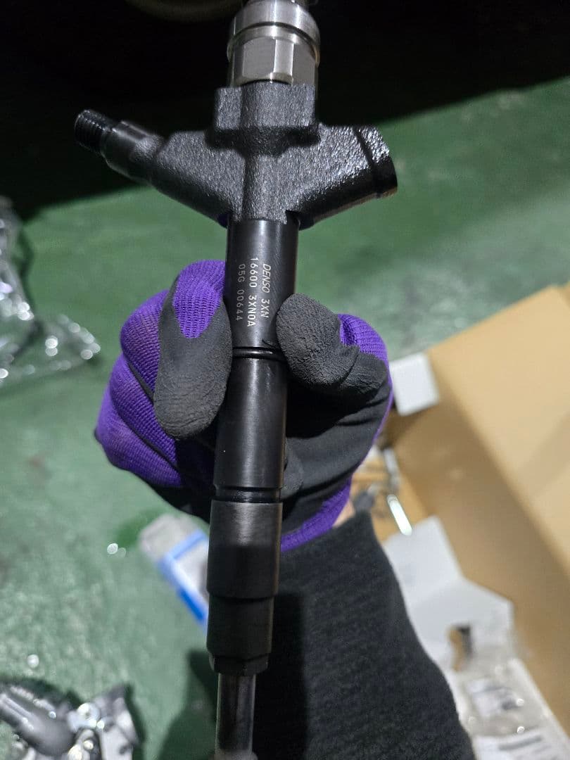 新古！キャラバンNV350 インジェクター ２本SET