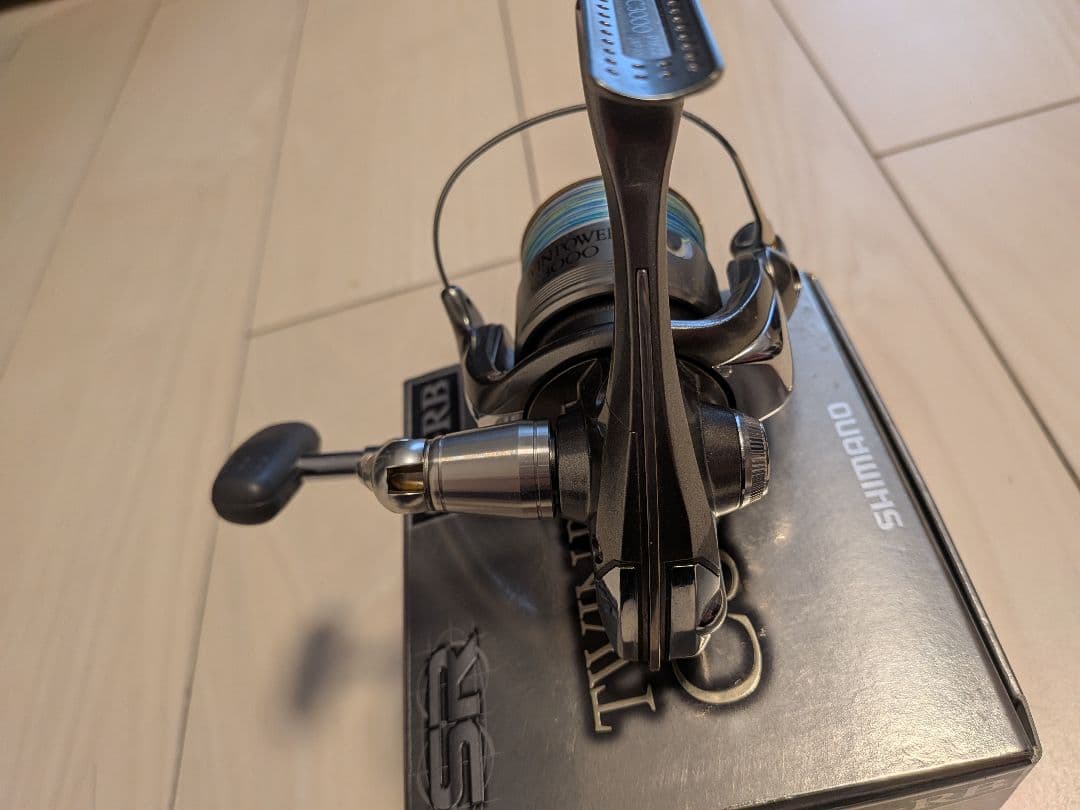 美品 05ツインパワー C3000 スピニングリール