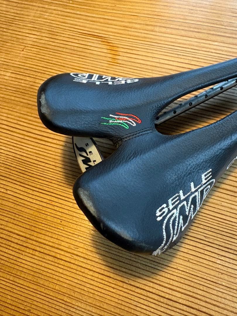 Selle SMP ブラック サドル 169g