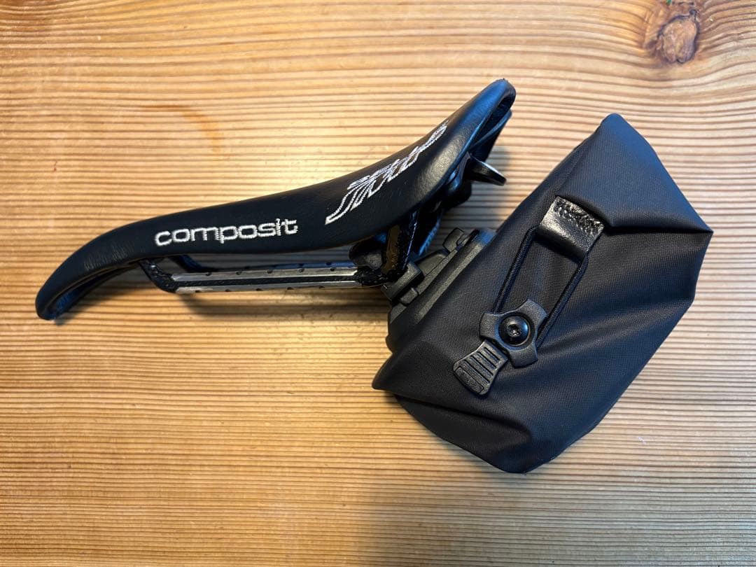 Selle SMP ブラック サドル 169g