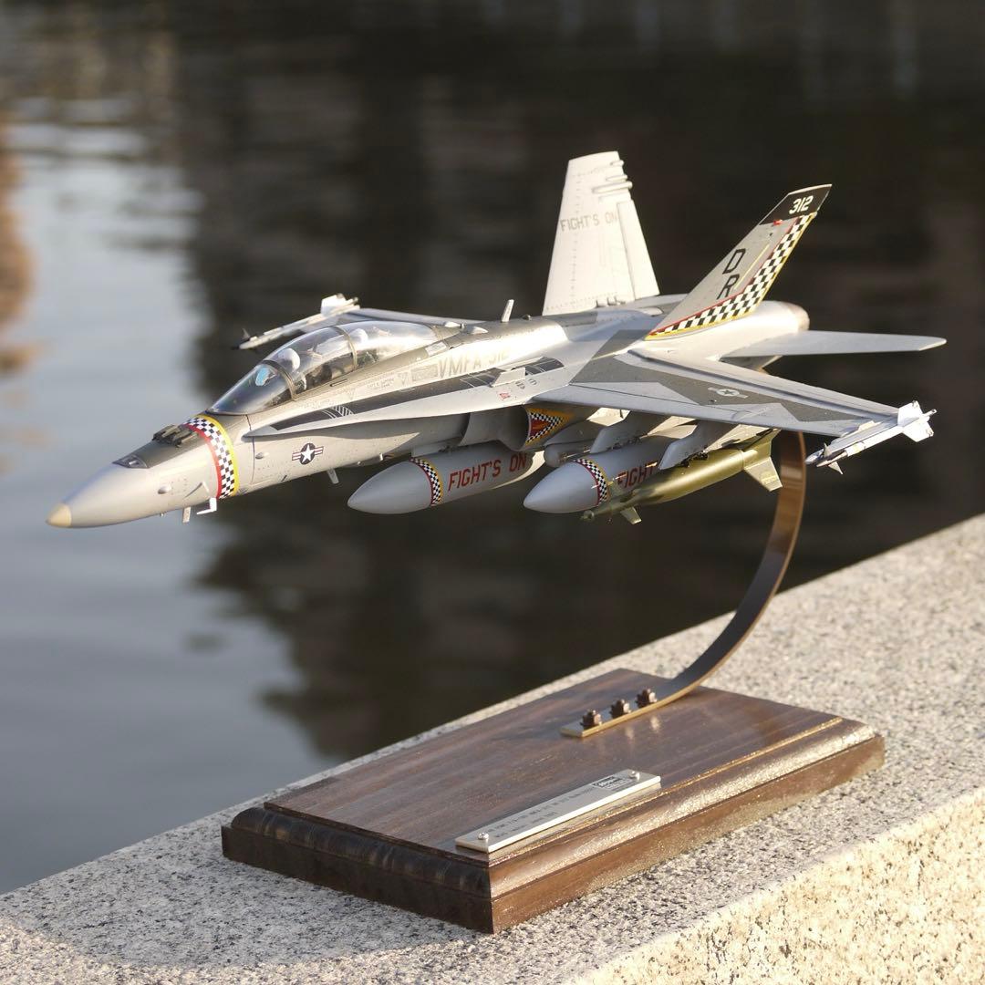 ハセガワ製1／48F/A-18Dレガシーホーネットプラモデル完成品