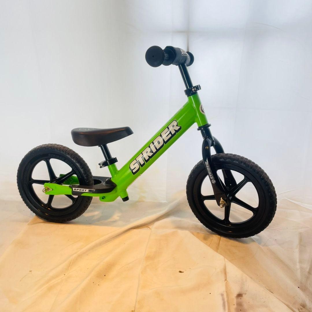 STRIDER スポーツモデルグリーン 12インチ　キックスタンド使用