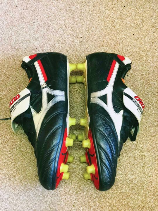 サッカースパイク モレリア2