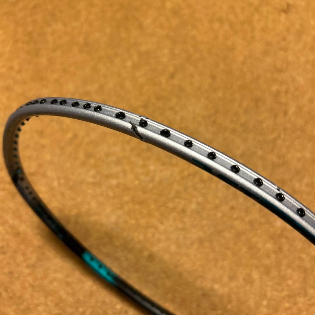 バドミントンラケット アストロックス８８D pro 4U5亀裂あり