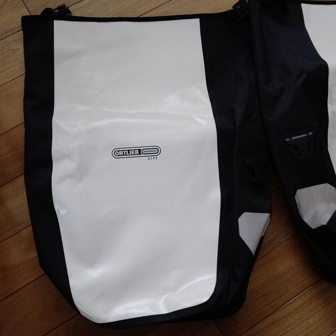 ORTLIEB オルトリーブ　大型車体装着バッグ ホワイト/ブラック