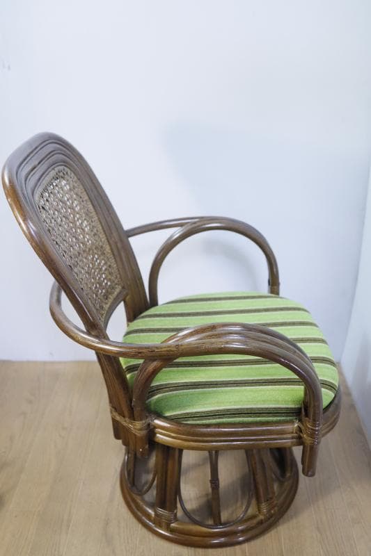 ほぼ未使用に近く極美品◆天然籐 座椅子/回転チェア 【ハイタイプ】 肘付き