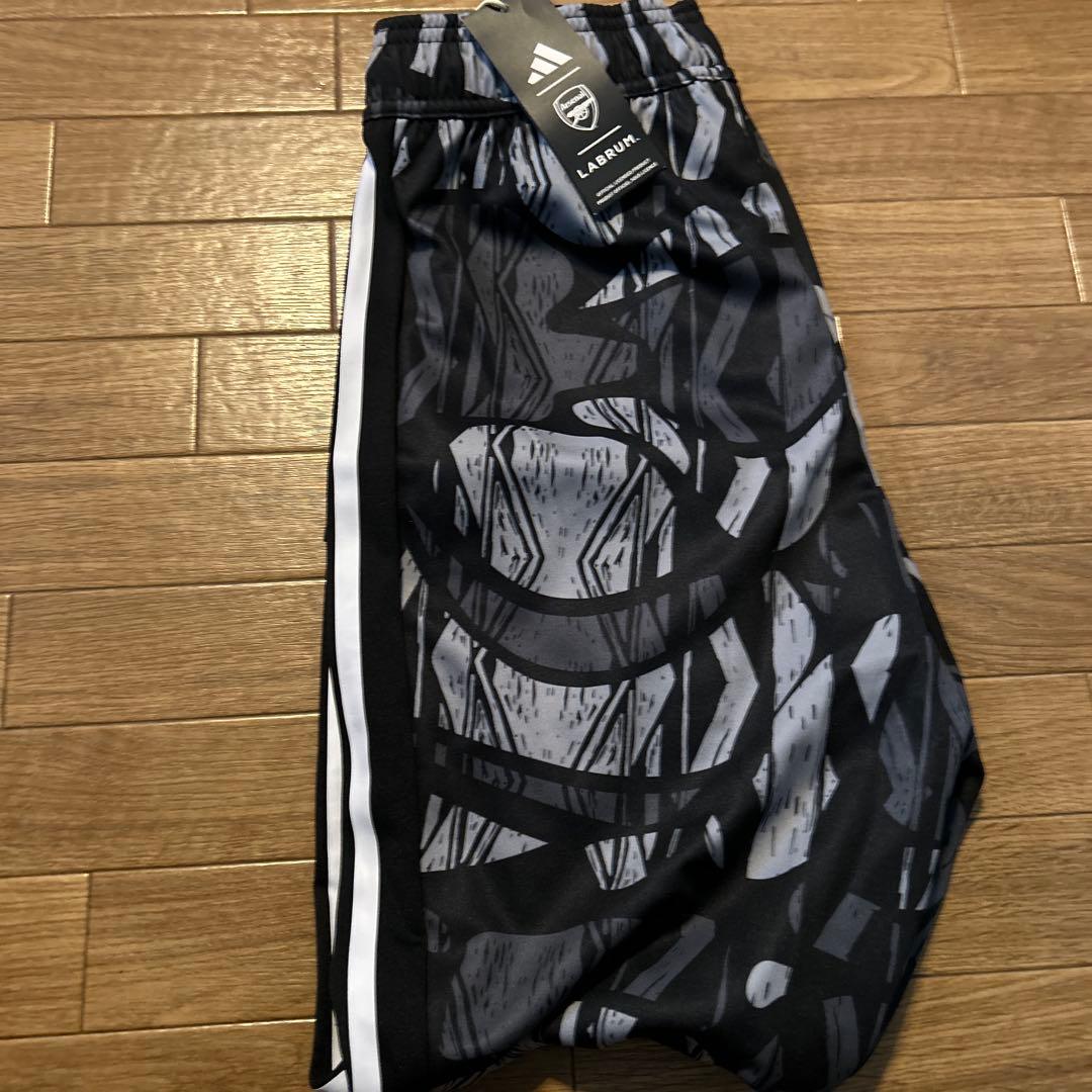 アディダス　アーセナル × LABRUM シーズナル ウインドブレーカー上下