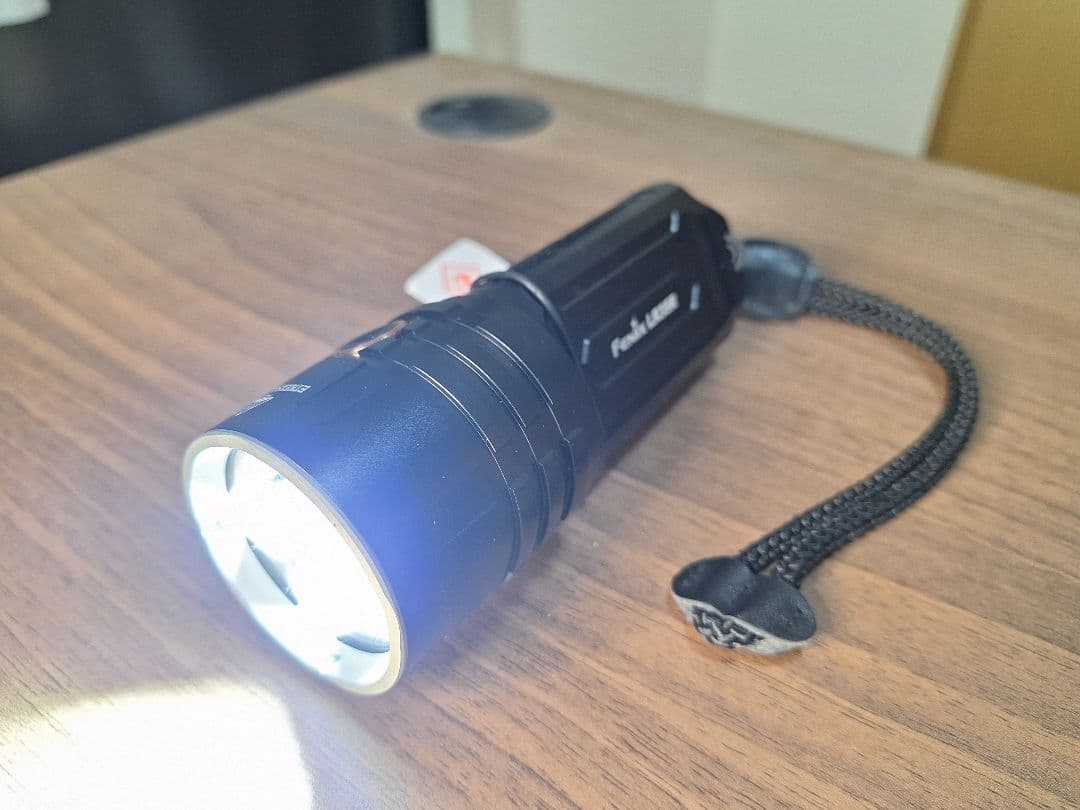 【美品】FENIX LR35R懐中電灯 最大10000ルーメン 充電式フルセット