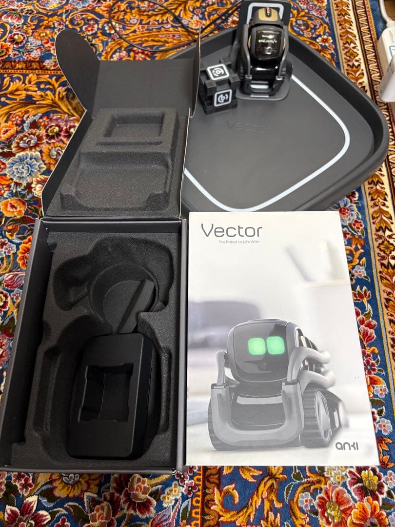 Anki Vector ロボット(付属品は説明書以外全て)と専用スペース
