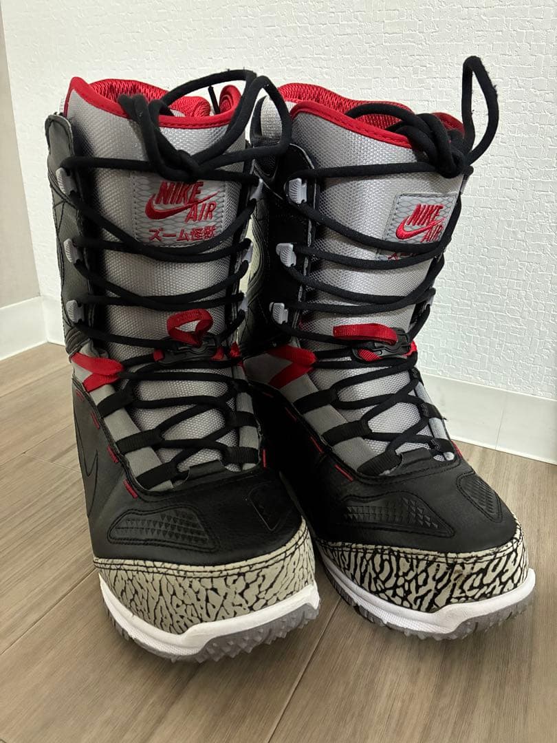 NIKE エア怪獣