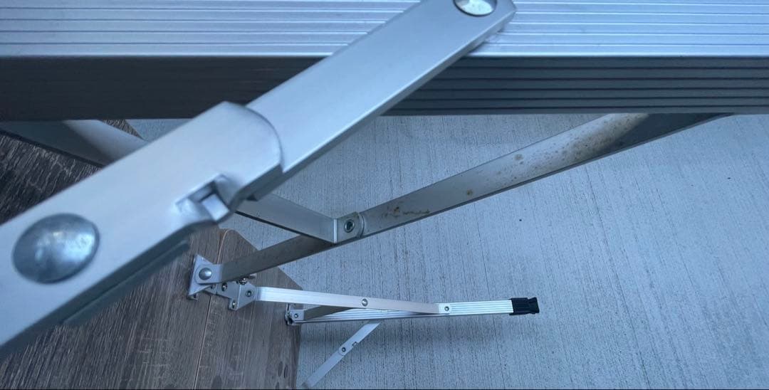 Coleman 折りたたみ式テーブル 木目調