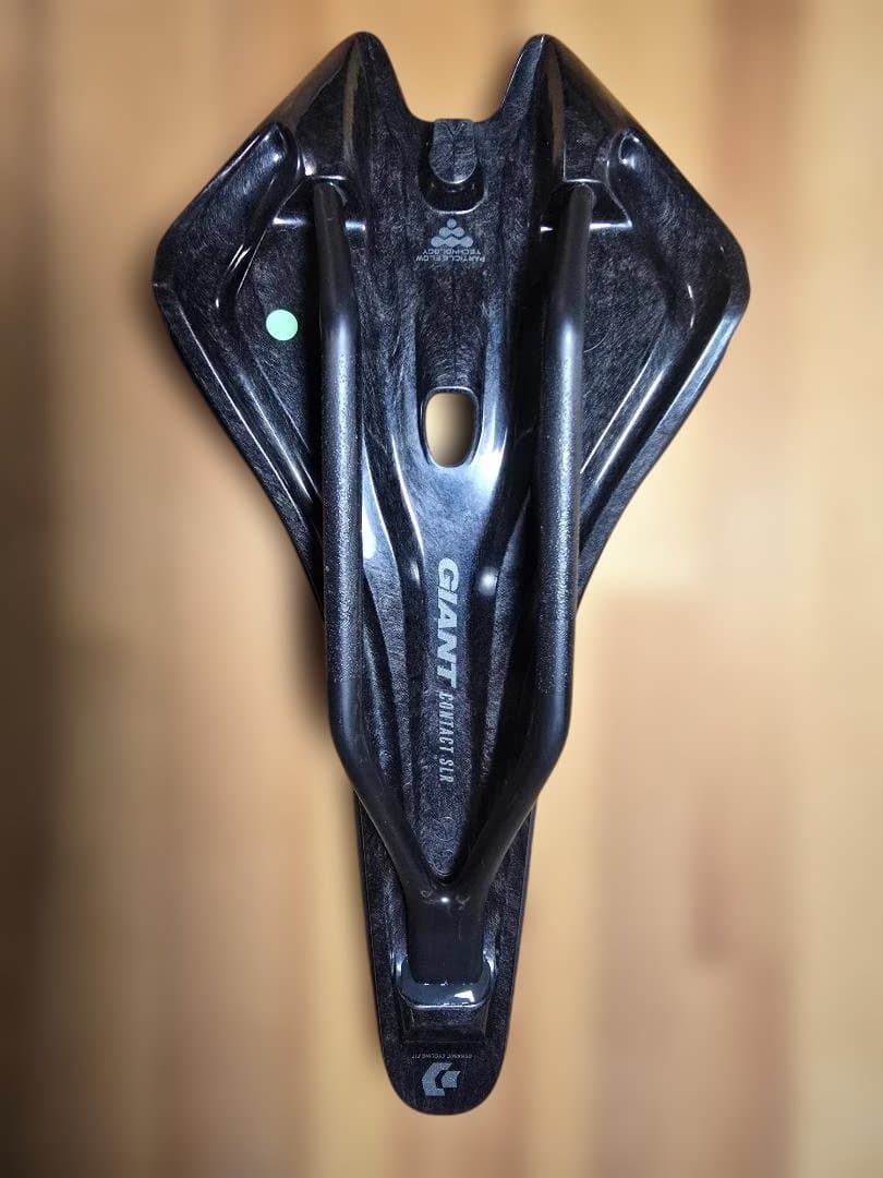 【極美品】GIANT CONTACT SLR カーボンサドル FORWARD