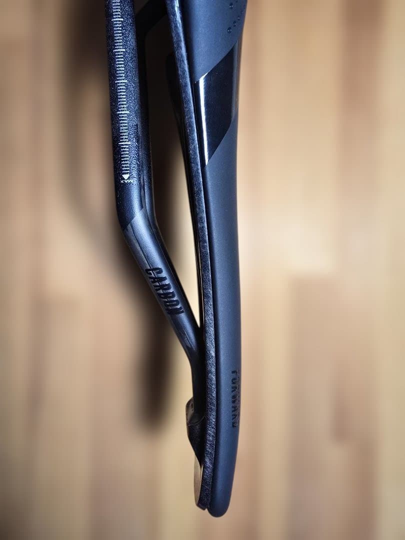 【極美品】GIANT CONTACT SLR カーボンサドル FORWARD