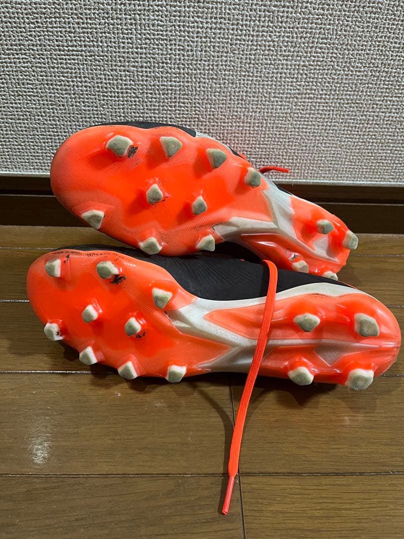 サッカースパイク プレデター 27cm