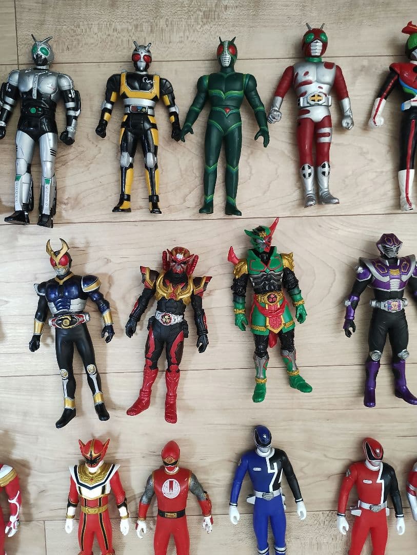 ウルトラマン＆怪獣、仮面ライダー、戦隊ヒーローソフビ人形約70体セット