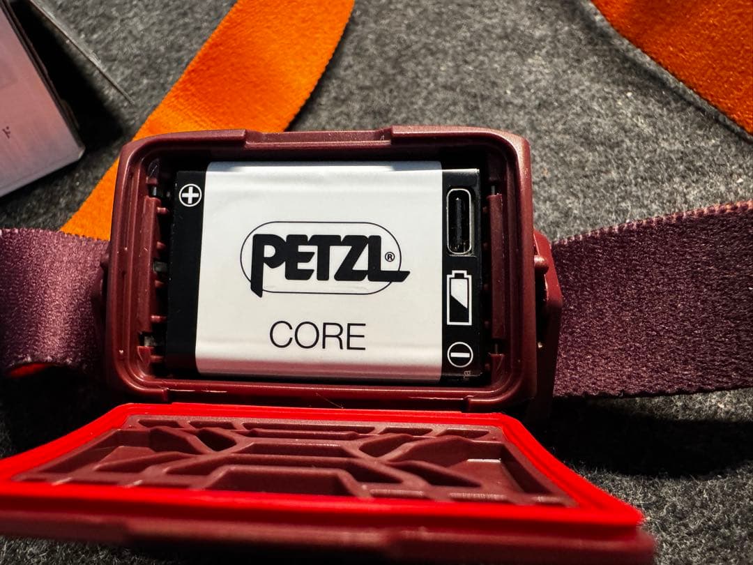 Petzl ACTIK CORE ヘッドランプ 625ルーメン