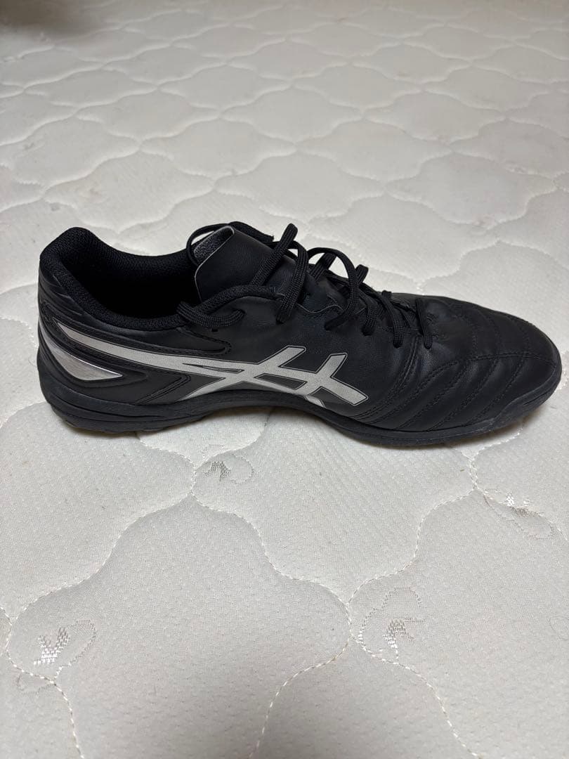 asics フットサルシューズ ブラック　27cm