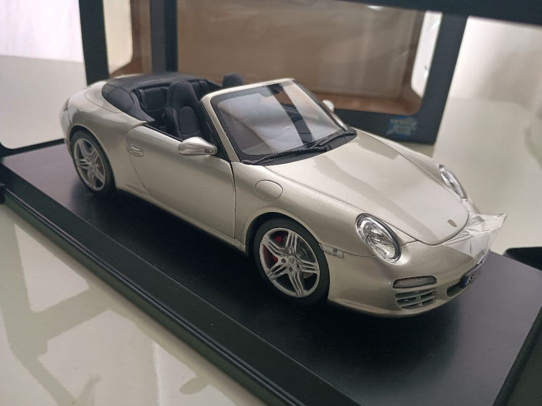 ノレブ NOREV ポルシェ 911 カレラ4S 997-2 2008 1/18