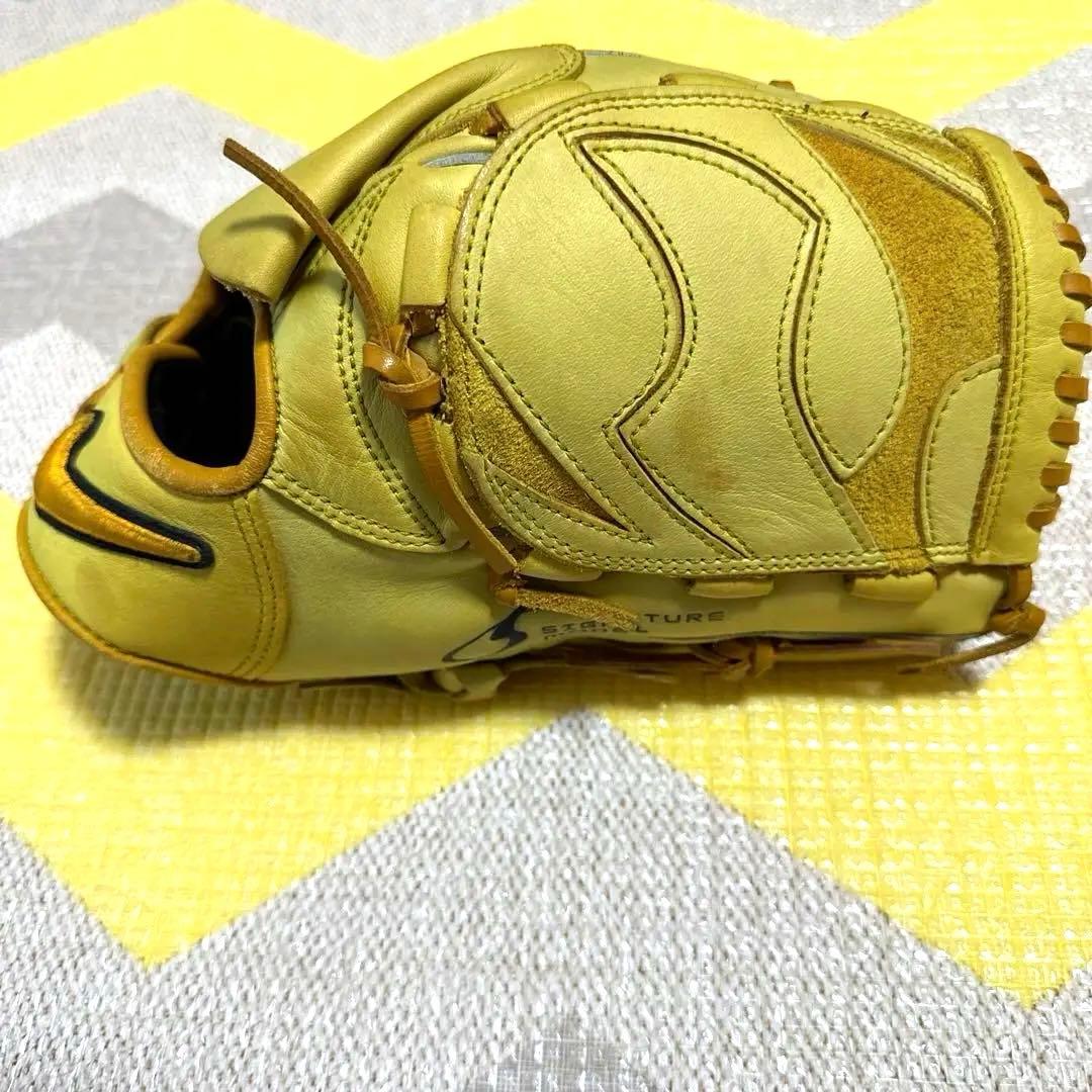 Nike Signature Model 軟式グローブ イエロー