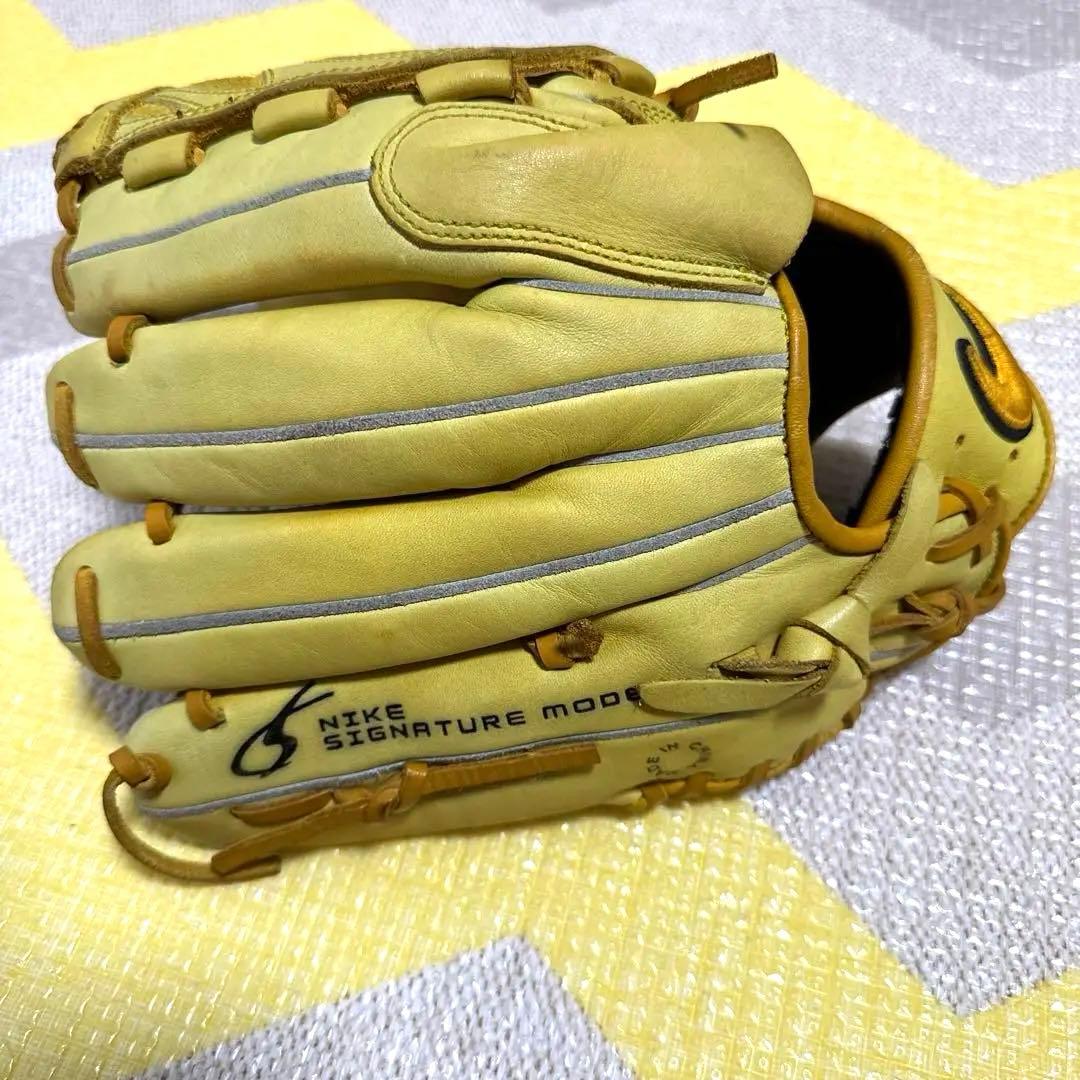 Nike Signature Model 軟式グローブ イエロー