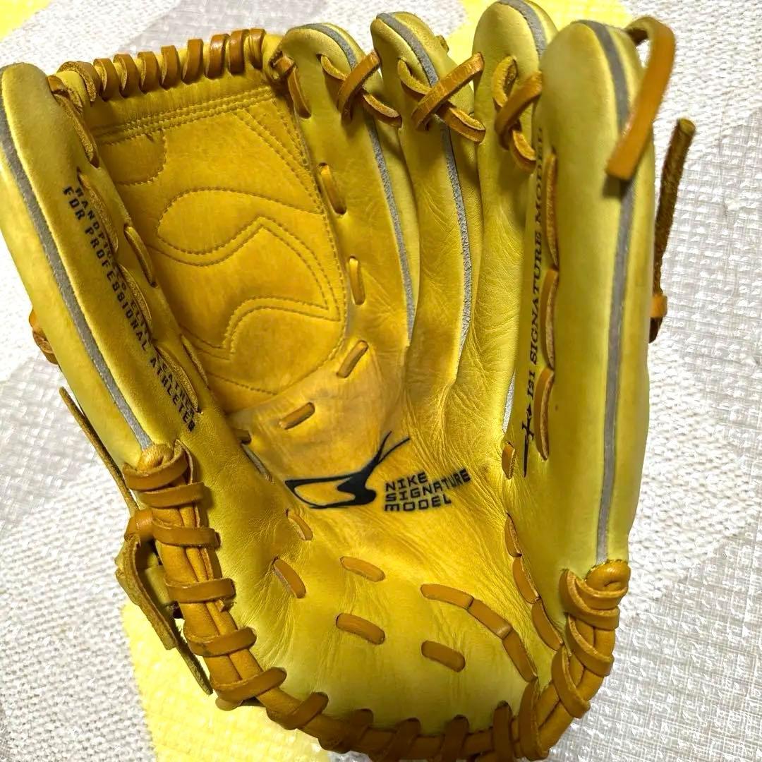 Nike Signature Model 軟式グローブ イエロー