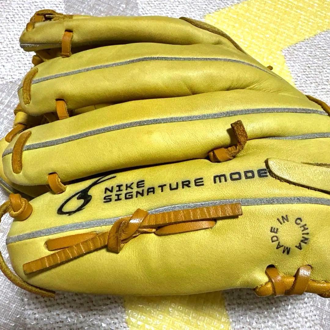 Nike Signature Model 軟式グローブ イエロー