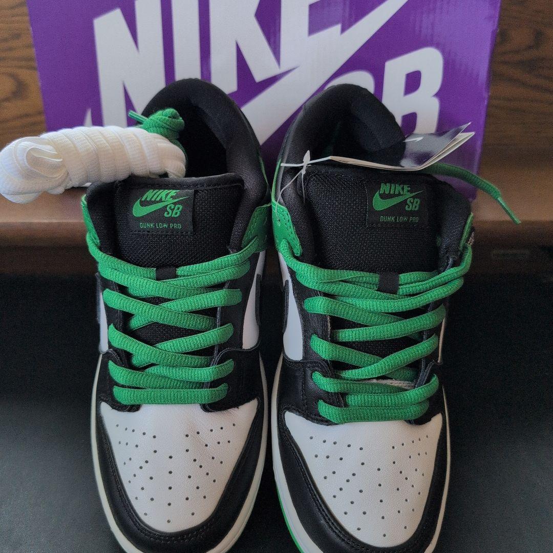 88 Nike SB Dunk Low Pro ホワイト/グリーン/ブラック