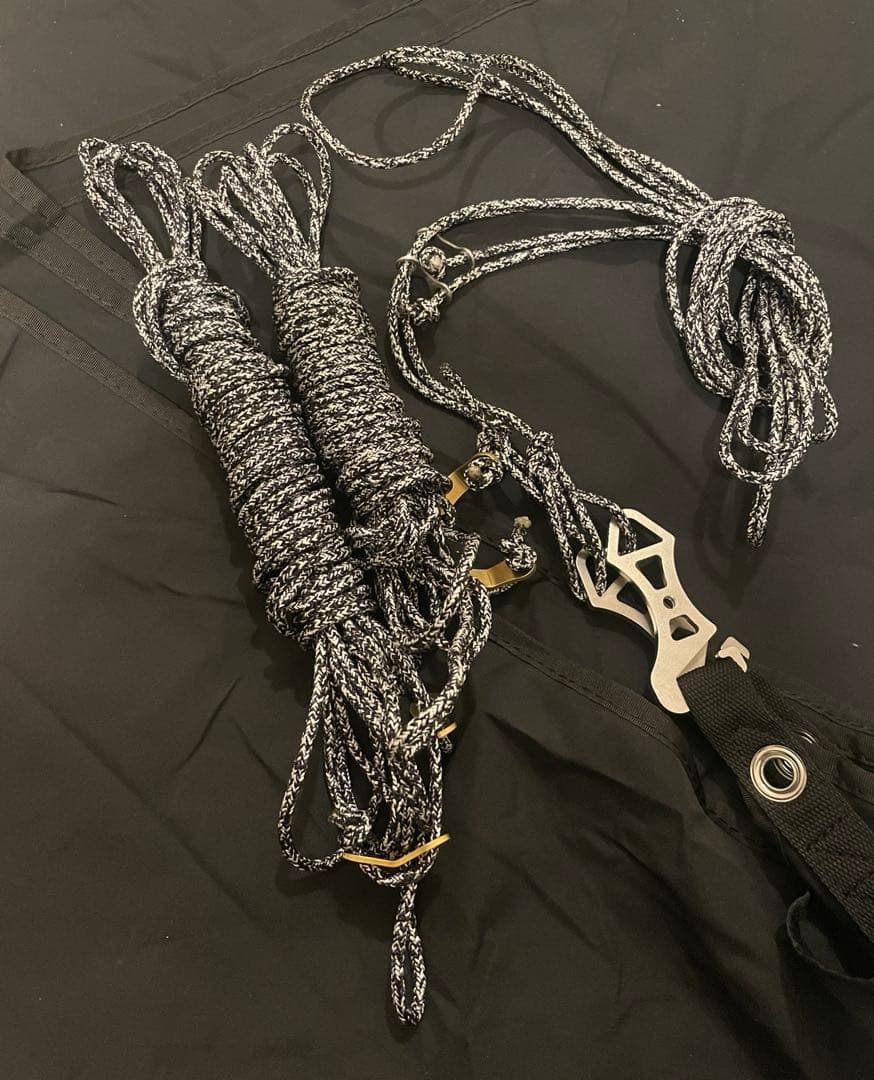 telo looks ブラック タープ、hooks2個、ガイロープ自在金具付き